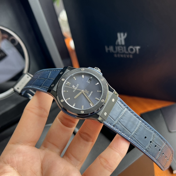 ウブロコピー時計着用イメージ